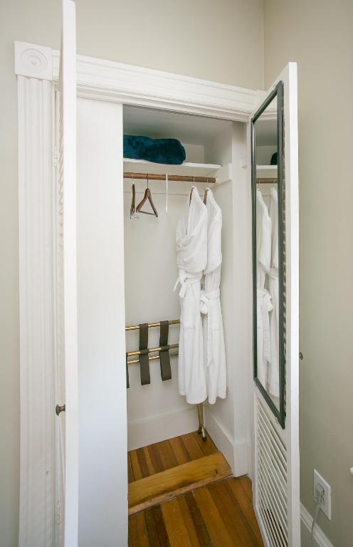 Chart House Inn Main image 2