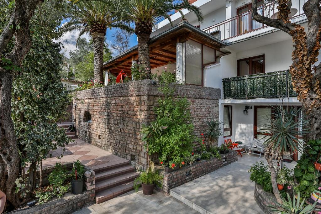 Milan's Apartments — Hotel in Budva