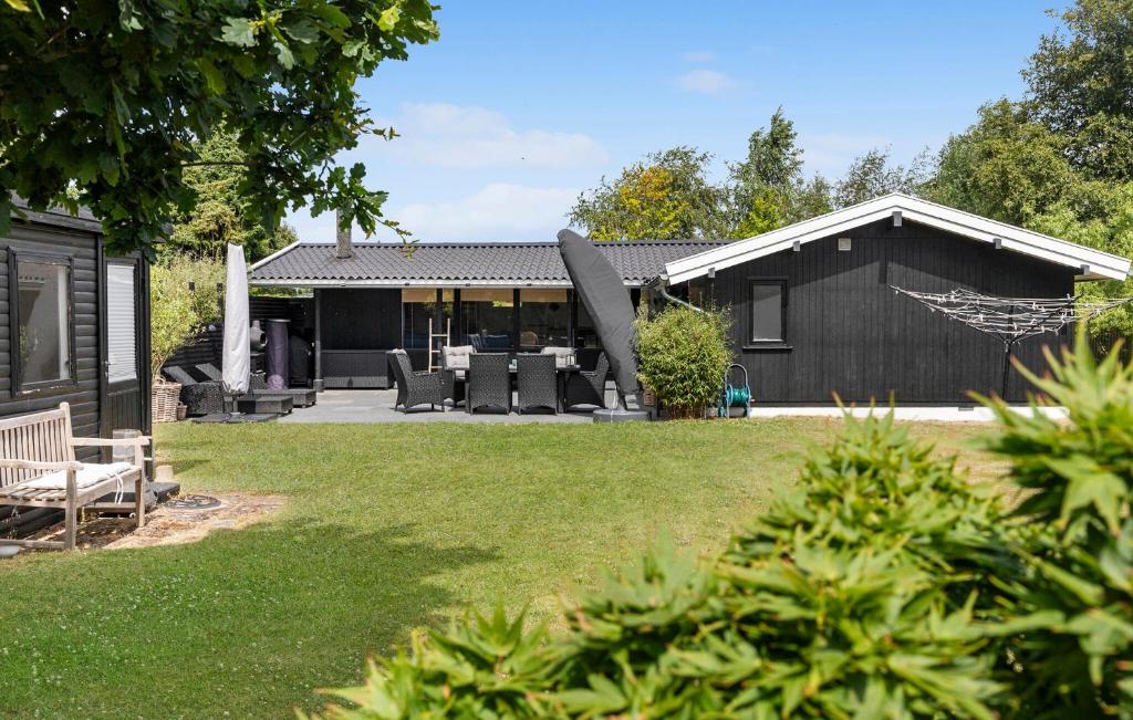 Stunning Home In Væggerløse With Wifi, Marielyst