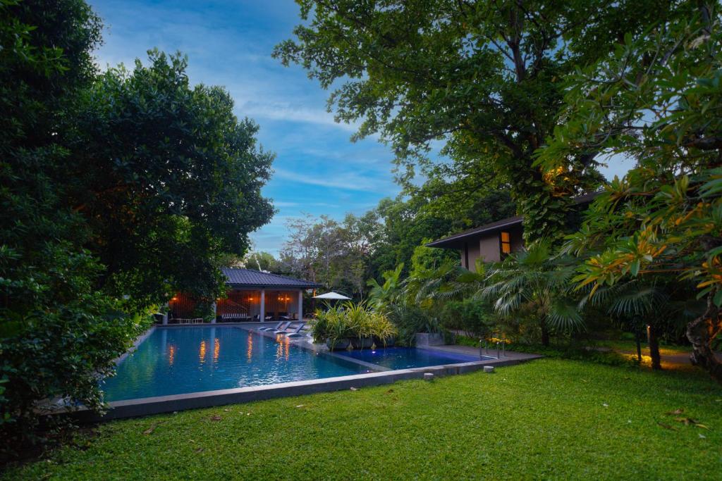 スイミングプール