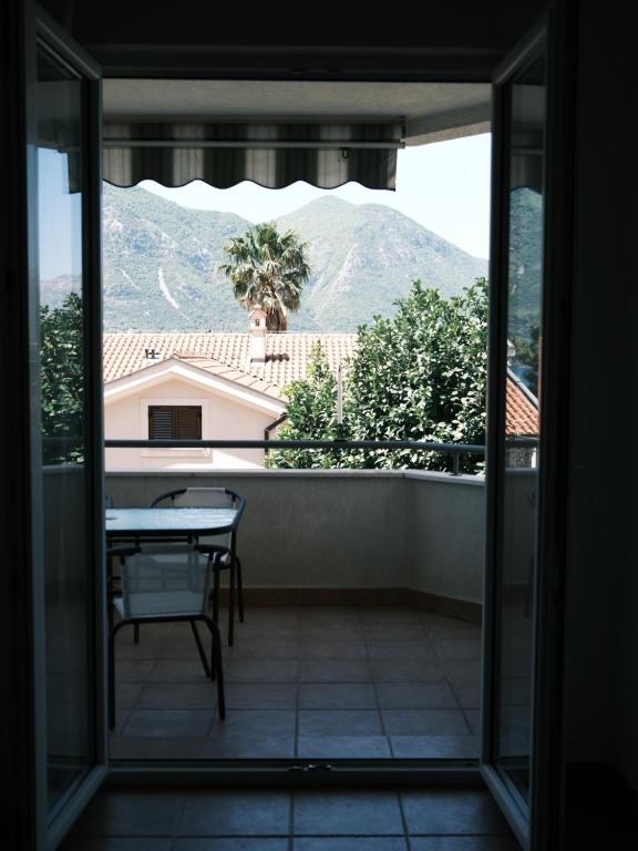 Kotoro Apartment, Sea View, 60m to Beach, Free Parking, Dobrota