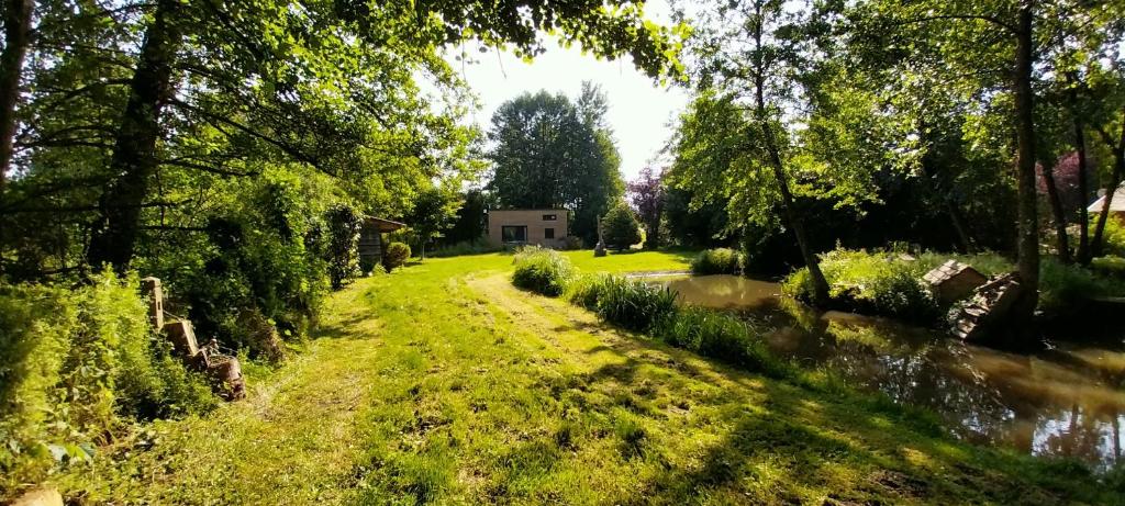 Le Champ de la Tortue, Saint-Michel-de-Chavaignes