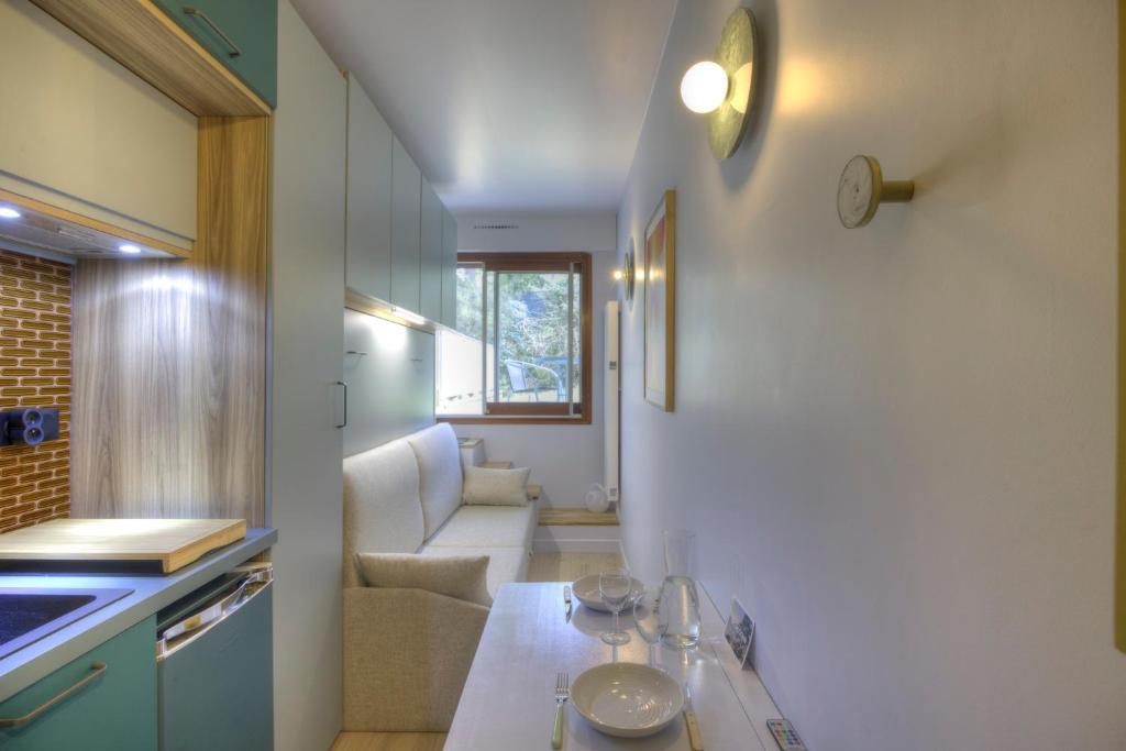 Sublime studio with beach access and small terrace - 2