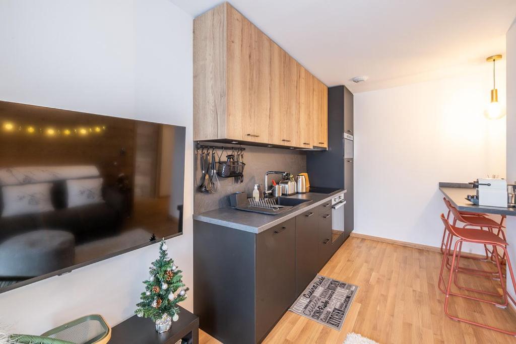 Alpe d'Huez Houses - Chez J et J - Quartz - 1 chambre ski au pied via Alpe Express - 1