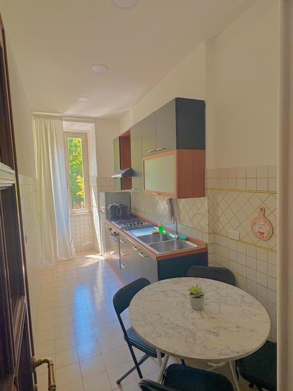 Vatican Area Stylish 2BR Fast WiFi & AC - 5