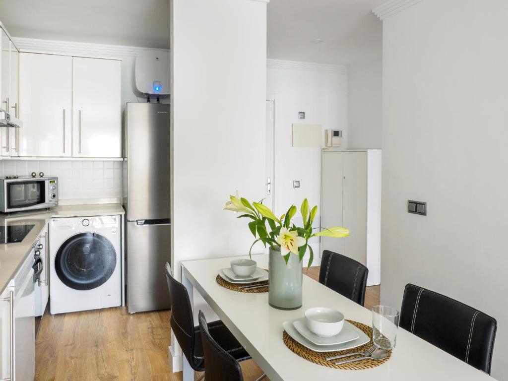 Apartment Abora Garden with terrace pool extensive gardens and free parking 전경
