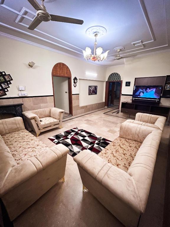 Royal 1, Islámábád