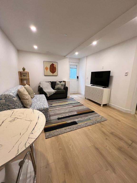 Modern 2bd suite near Langley Events Centre, Langley