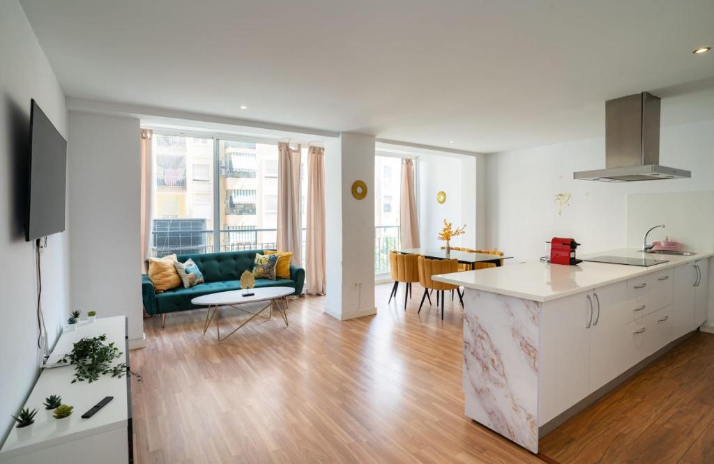 Chic spacious central apartment, Málaga