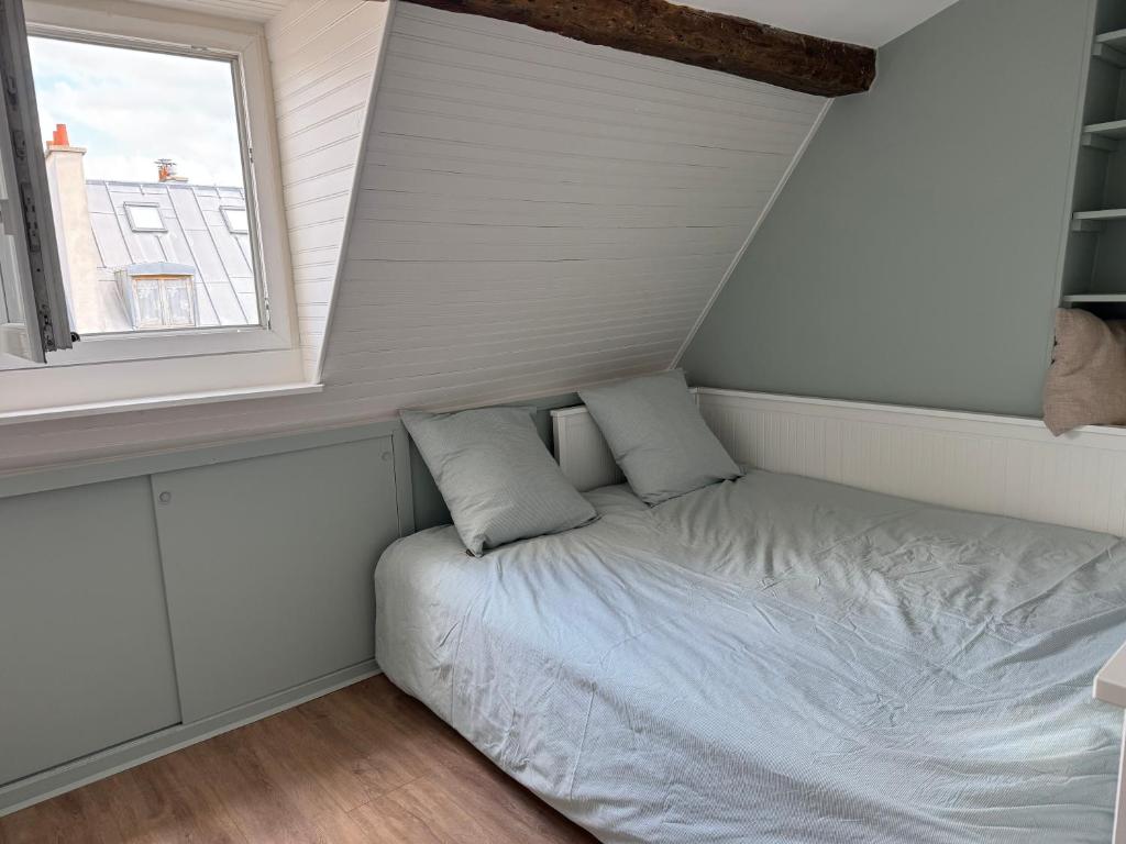70 m2, Renovated, Perfect Location in central Paris - 4