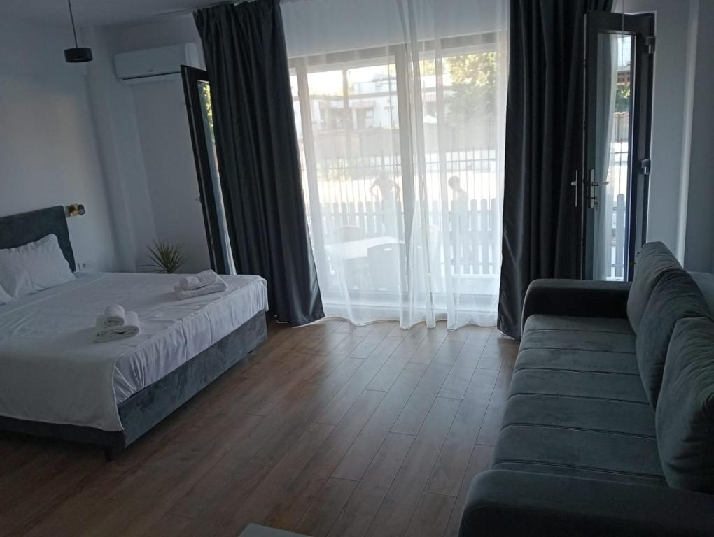 Nicholas Studio Saturn, Mangalia