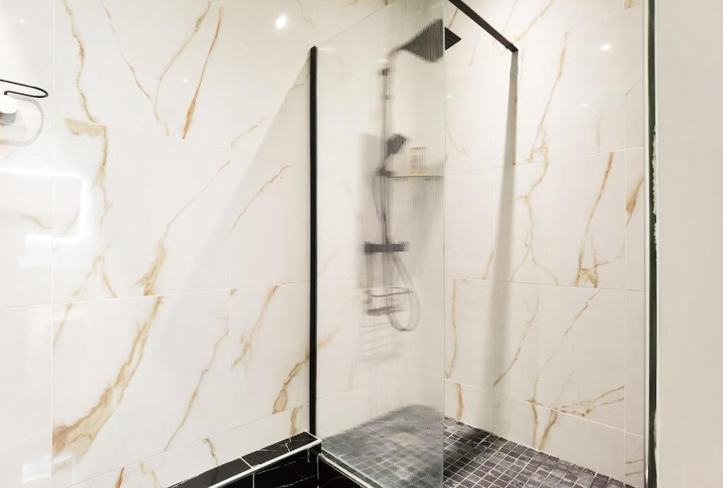 Le Marais Sunshine Apt 5 bdrs 3 mins to metro N3-10 - 4