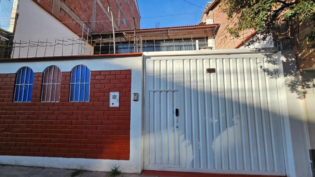 Casa Independiente muy cerca al centro historico - Los Profesionales - 2