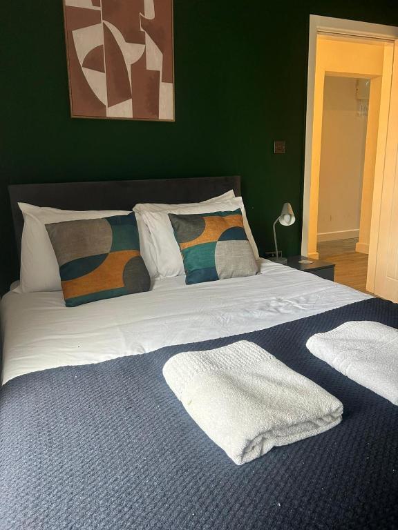 Private Derby Studio with Shared Kitchen # 2, Derby