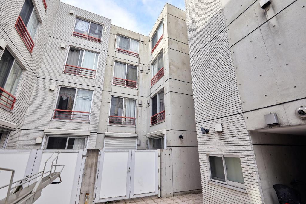 Shirogane Apartment