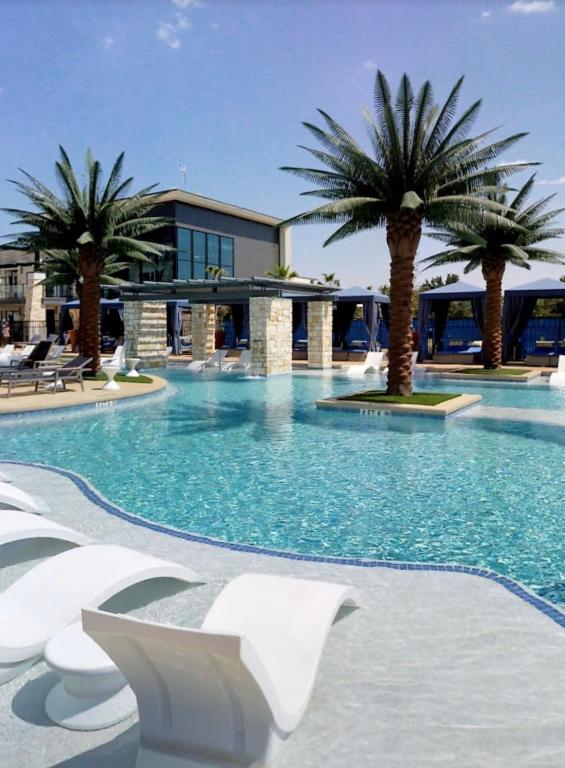 The Link & Lounge, Close to Everything, Addison