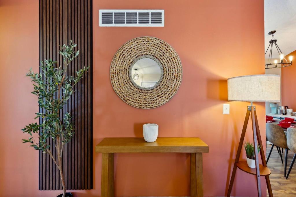 HotTub, Theater, Kings, & Firepit - NearWesley, The Dell