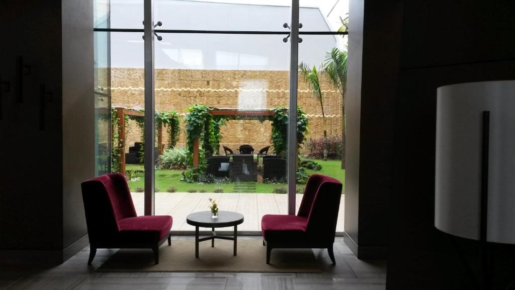 フロント・ロビー