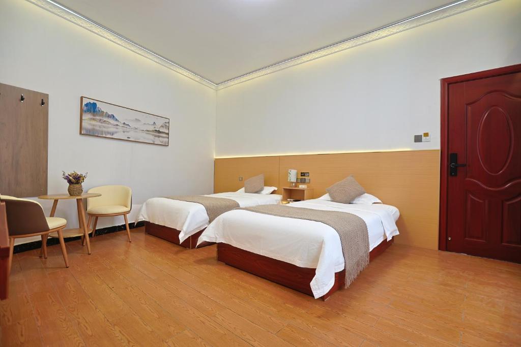 First encounter with a homestay, Feng-chuang