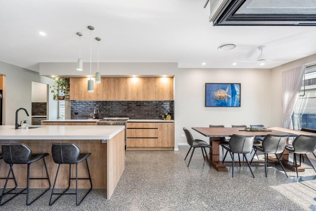 One Palm, North Creek