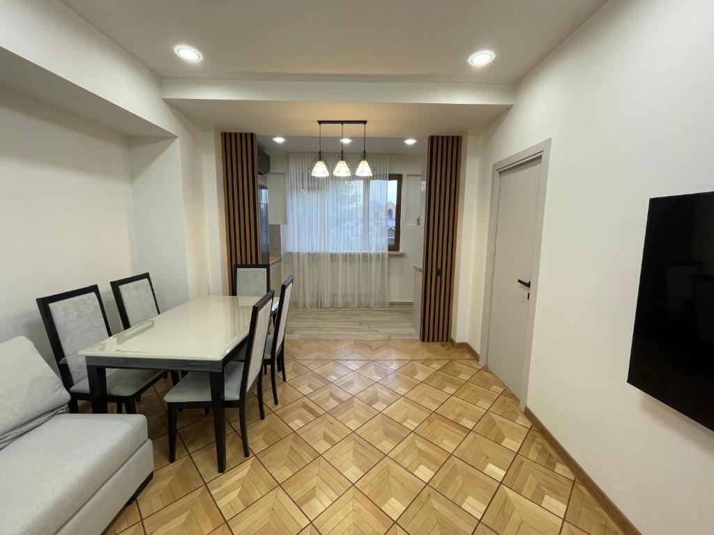 Teryan Apart, Jerevan