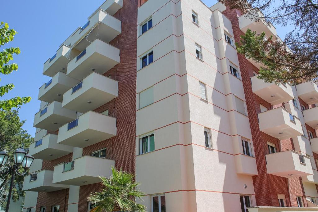 Luxury Apart-Hotel Golem — Hotel in Golem