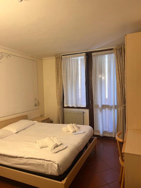 Hotel De la Ville - 2