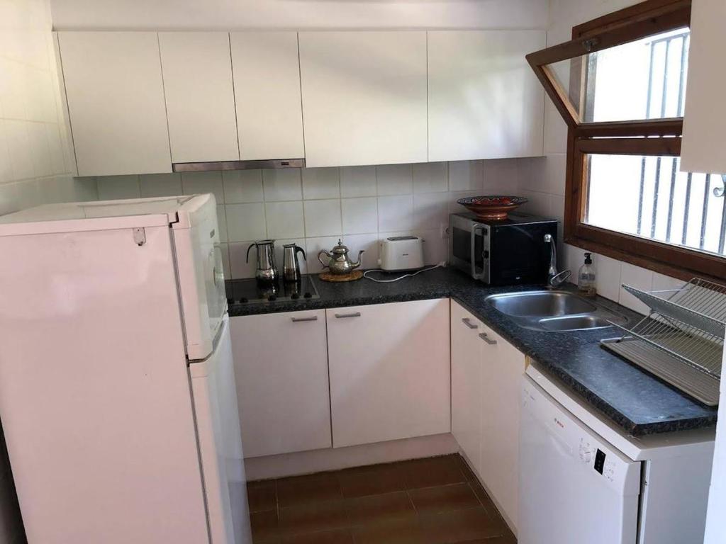 Casa con Jardín, Piscina, y Terrazas en Zona Tranquila Cerca de L'Estartit - ES-323-24 - 3