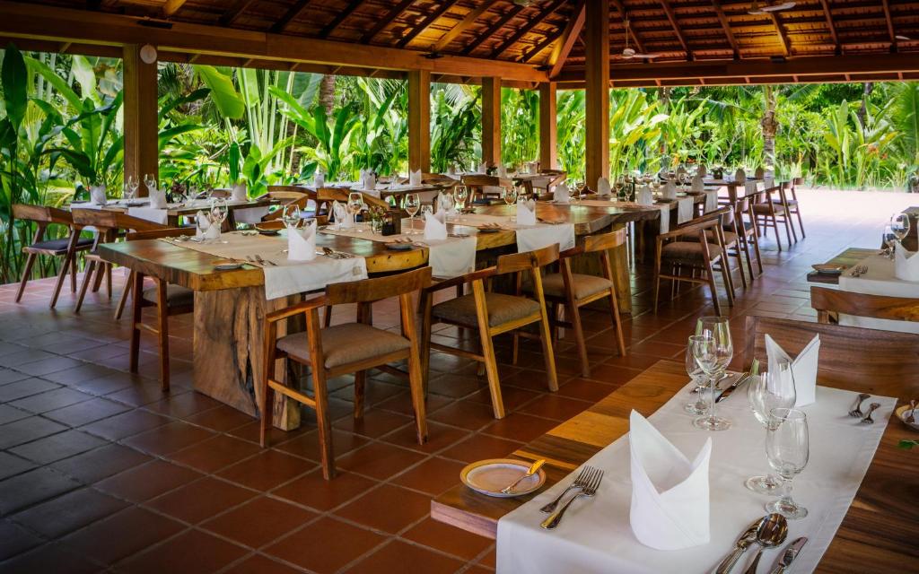 Restaurant, Farmhouse Resort & Spa in Kampong Chhnang