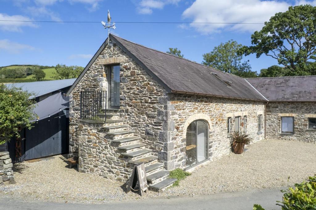 Cartws at Pentrecelyn - styilish barn conversion with large kitchen and outdoor space, Carmarthen