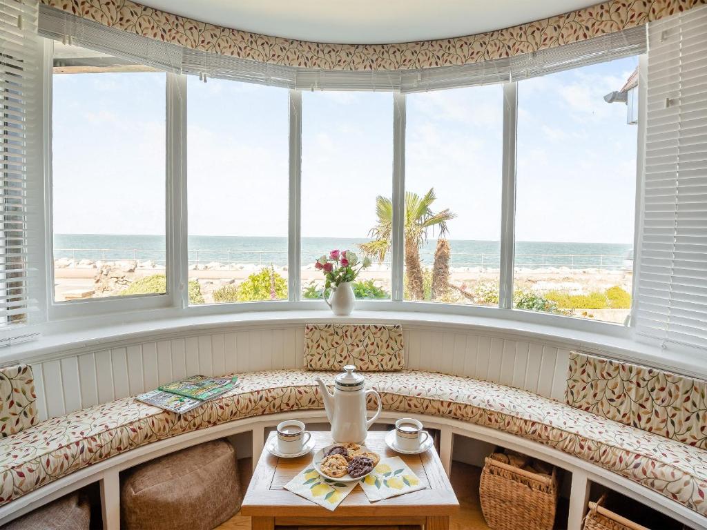 Waterside, Llandrillo-yn-Rhôs