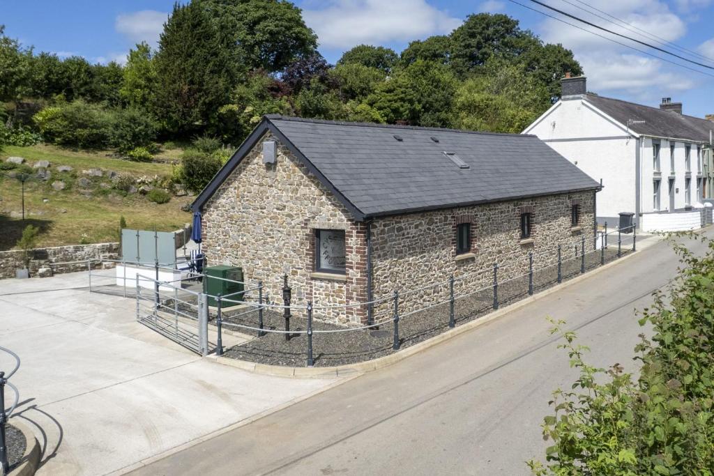 Cysgod Y Ffordd - a gorgeous new barn conversion sleeping 4 guests with disabled facilities, Carmarthen