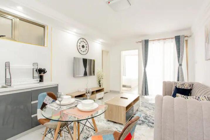 Refined 1BR Stunning Views, Golf Simulator & Gym, Nairobi