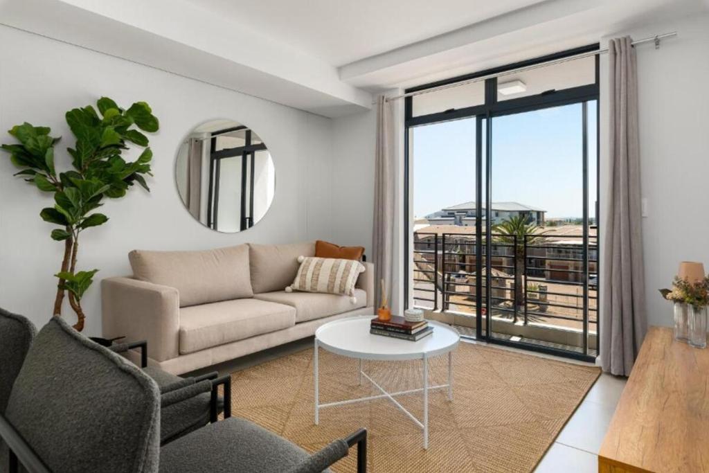 Beautiful Beach Break!, Cape Town