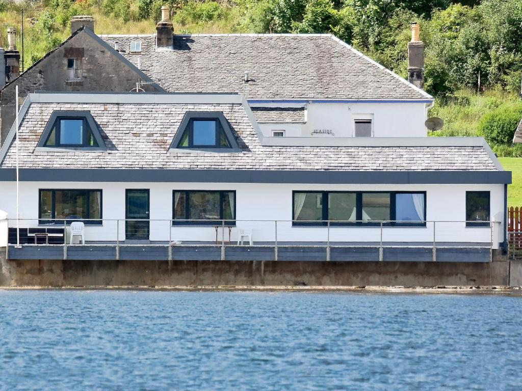 Waterside, Tighnabruaich