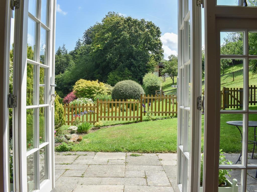 Umber House, Dean Prior