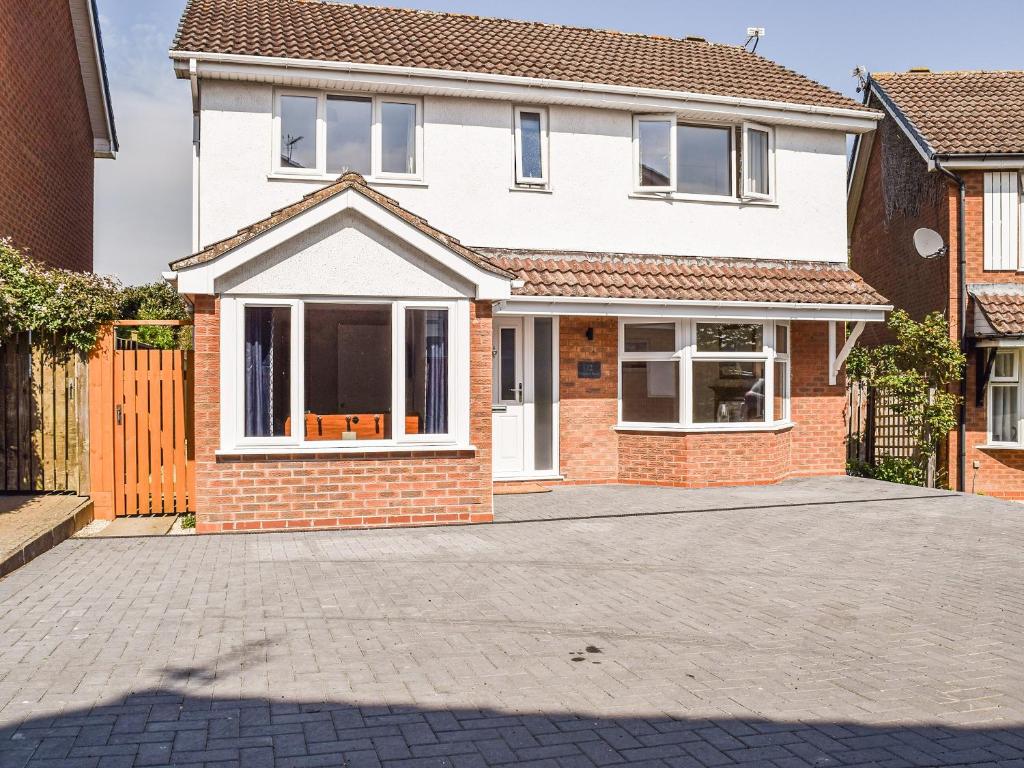 Paradise House, Honington