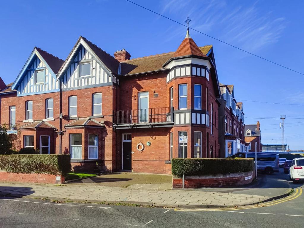 Hidden Treasure-Uk48779, Whitby