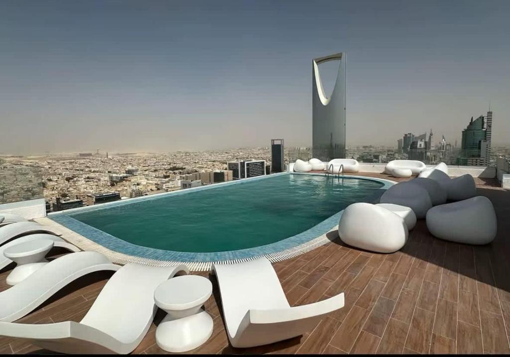 Amara - 3BR- Infinity Pool - Kingdom Tower View, Rijád