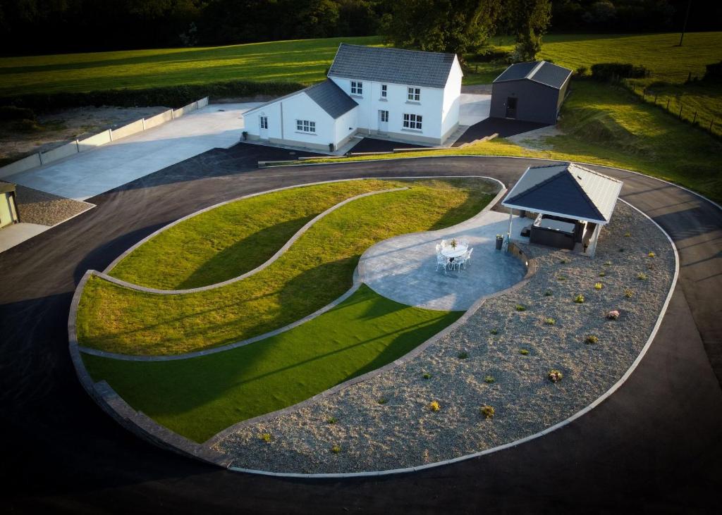 Drefach - Refurbished farmhouse in stunning surroundings with hot tub, Llanwinio