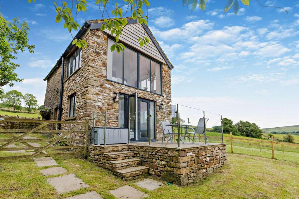 Peeb’s Palace at Tanpits Farm, Mellor