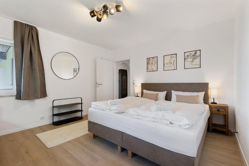 HOIMATglück - Großes Apartment mit 3 Schlafzimmern, überdachtem Balkon & separatem WC in ruhiger Lage - 3