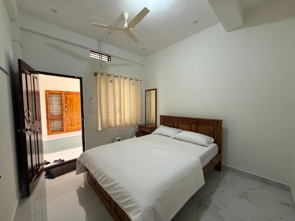 Sridevi Rooms, Nidigere