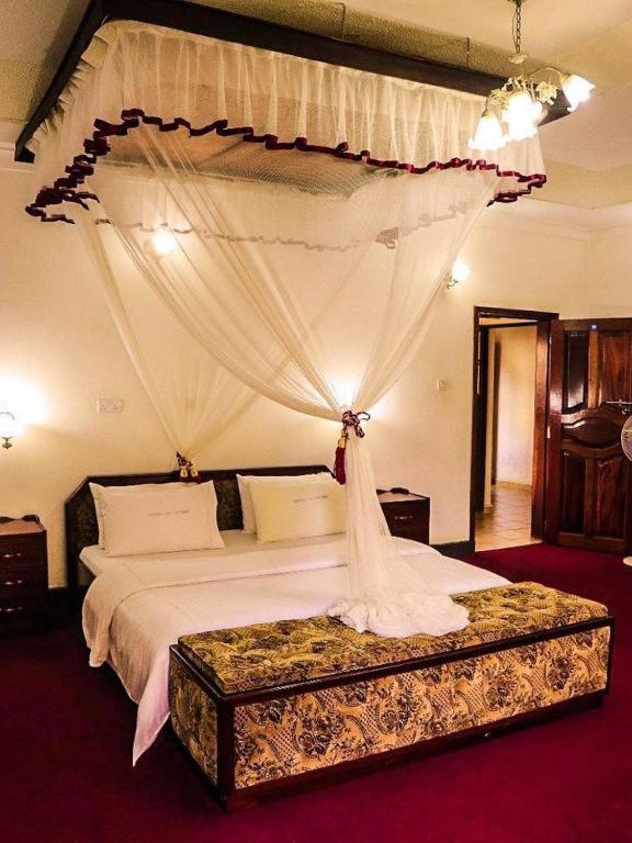 Central Inn Entebbe, Entebbe