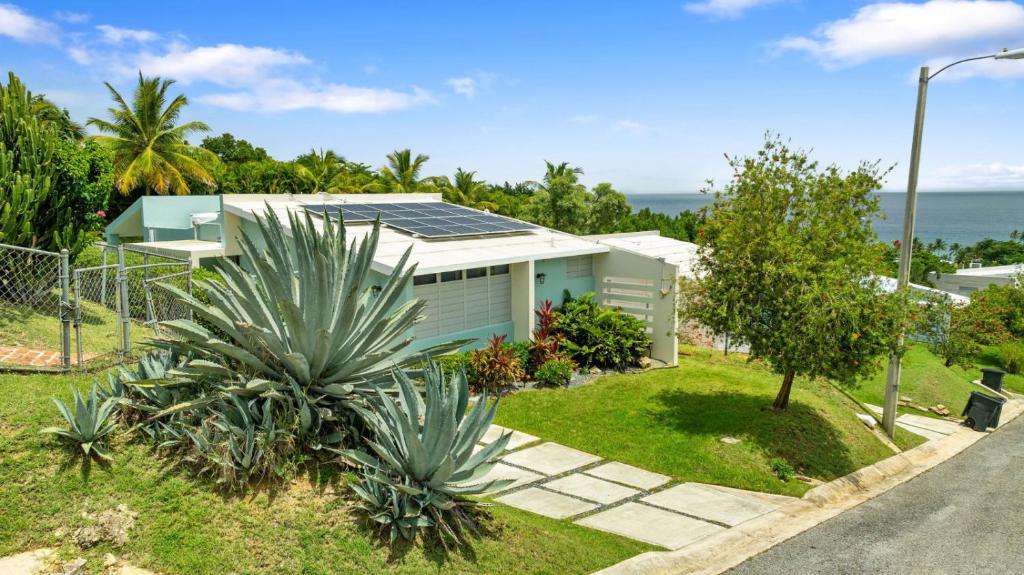 Sunset Village Oceanview Retreat, Rincon