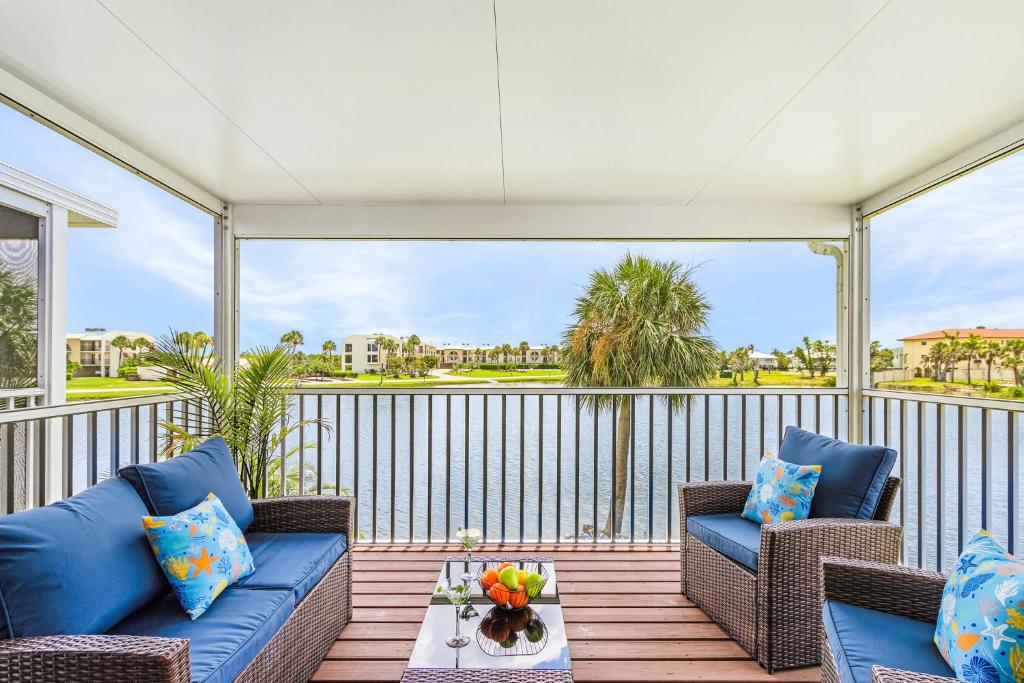 Stunning View and Near the Beach - Bayou Breeze - Roelens, Fort Myers Beach