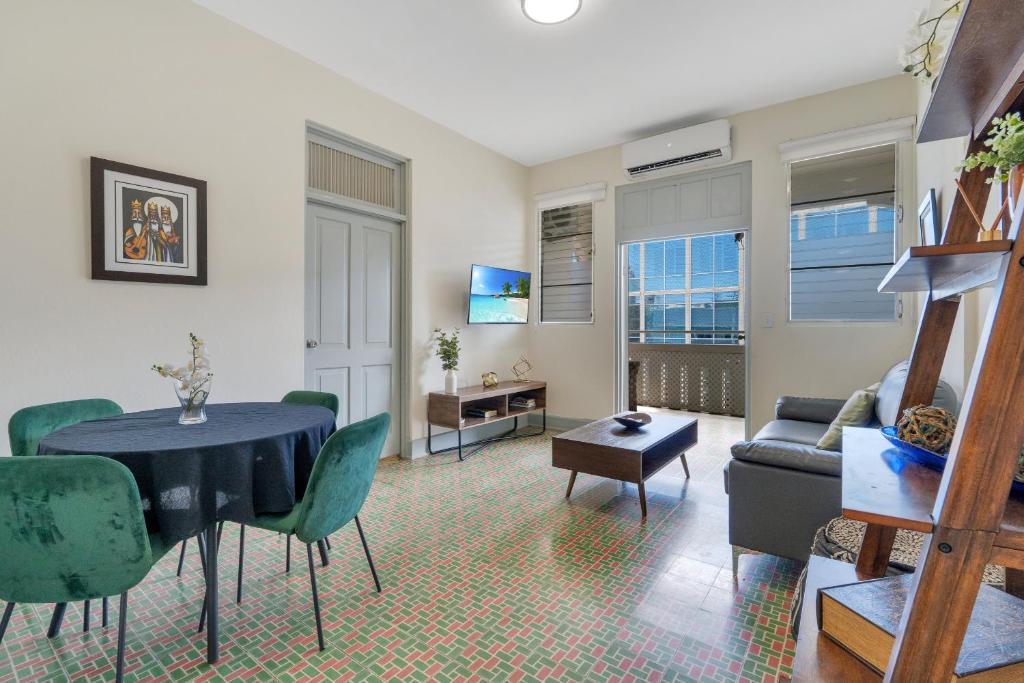 Apartment in Miramar for 6 People with a Power Generator, San Juan