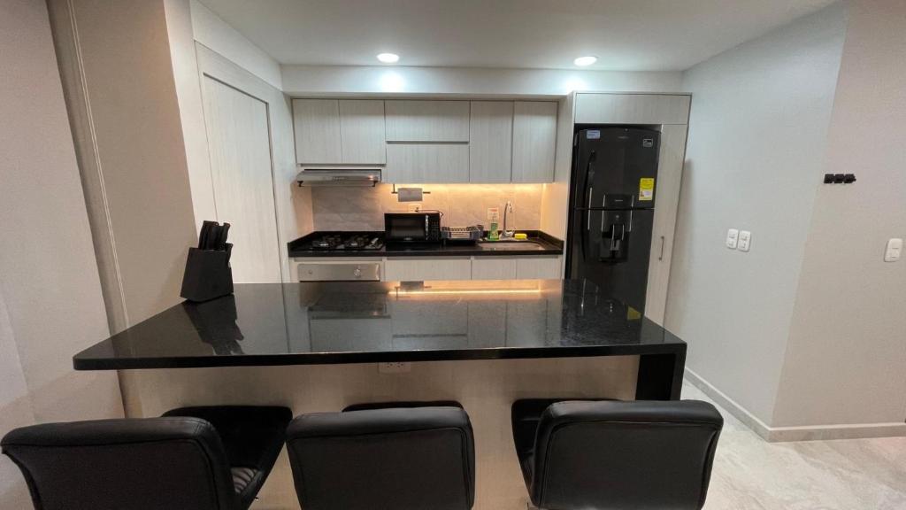 Moderno Apartamento Primer Piso Cerca de Pereira - 2