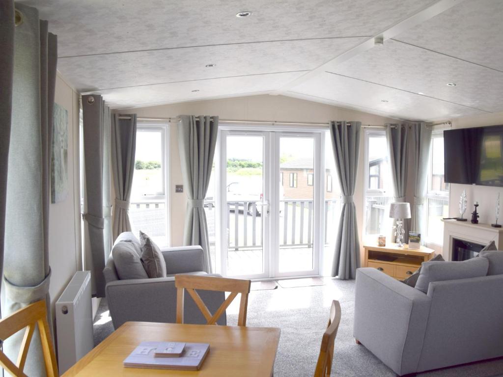 Elm 34 Hot Tub, Garton