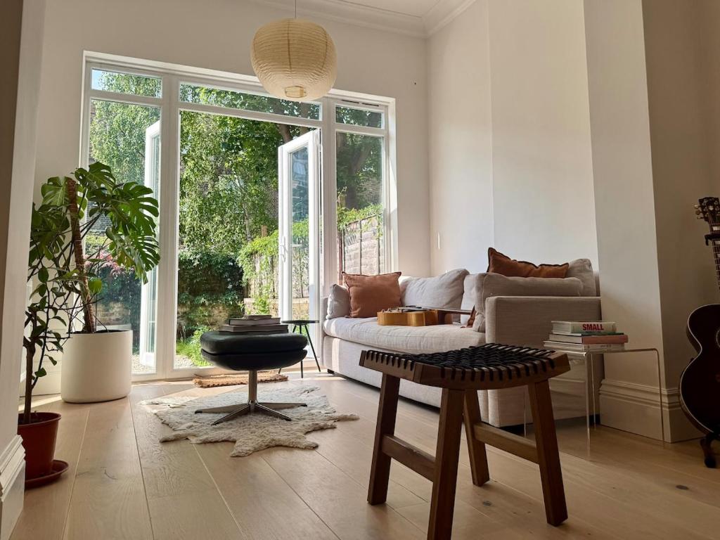 Minimalist Garden Flat In Brook Green, Hammersmith!, Londýn